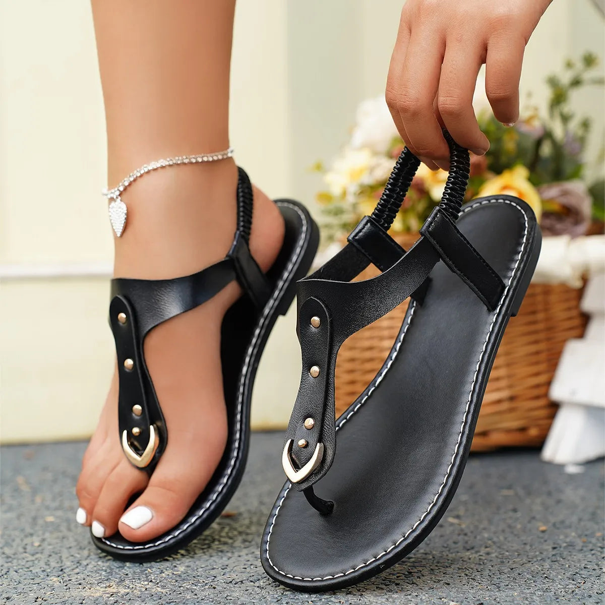 2025 Summer small sandals women flat foreign trade plus-size sandals simple pinch toe beach sandals wear temu